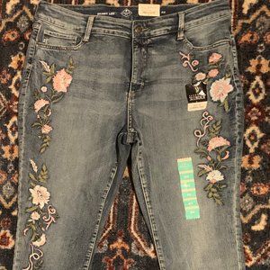 NWT St. John's Bay Embroidered Jeans